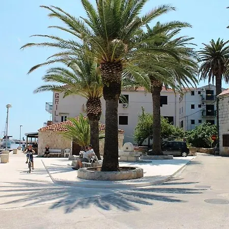 Manora One Bedroom Sućuraj