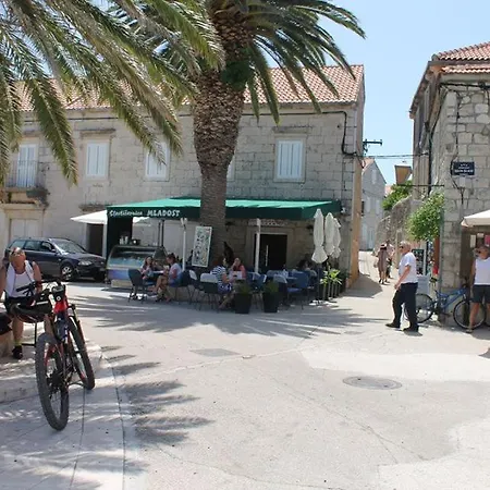 Appartement Manora One Bedroom Sućuraj