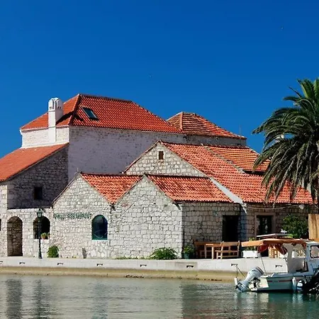 Manora One Bedroom Sućuraj